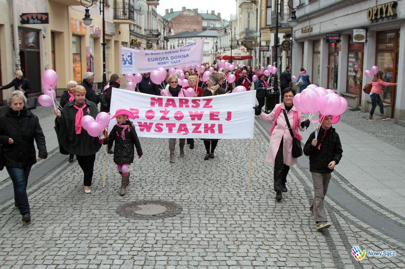 "Marsz Różowej Wstążki" na ulicach Nowego Sącza - fot. www.nowysacz.pl