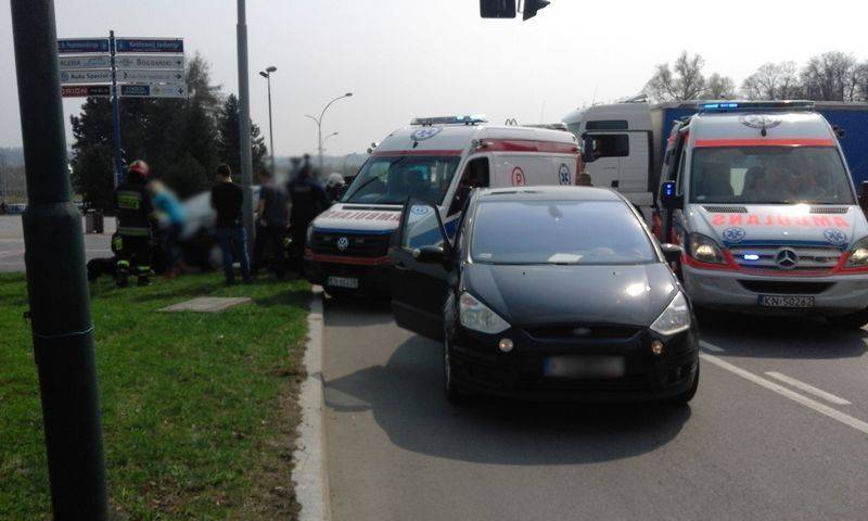 Rondo Solidarności: Zderzenie samochodów osobowych, jedna osoba trafiła do szpitala
