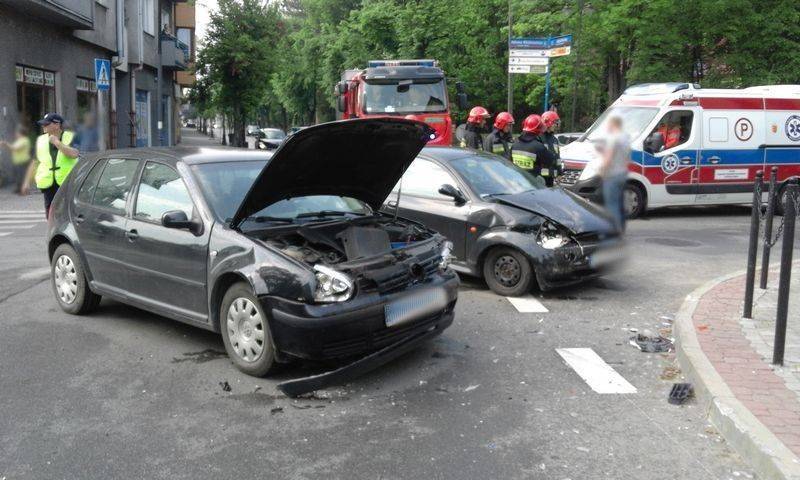 Nowy Sącz: Zderzenie dwóch samochodów na skrzyżowaniu ul. Jagiellońskiej oraz Mickiewicza