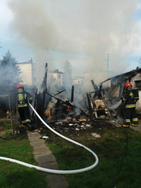 Pożar budynku gospodarczego na ul. Dunikowskiego - Fot. KM PSP Nowy Sącz