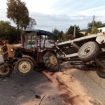 Zderzenie ciągnika rolniczego i samochodu ciężarowego