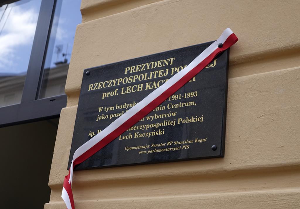 Odsłonięto tablicę upamiętniającą św. Prezydenta Lecha Kaczyńskiego - Fot. Maria Olszowska