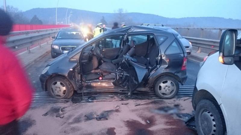 Nowy sącz: Zderzenie 5 samochodów na Obwodnicy Północnej – dwie osoby zostały poszkodowane