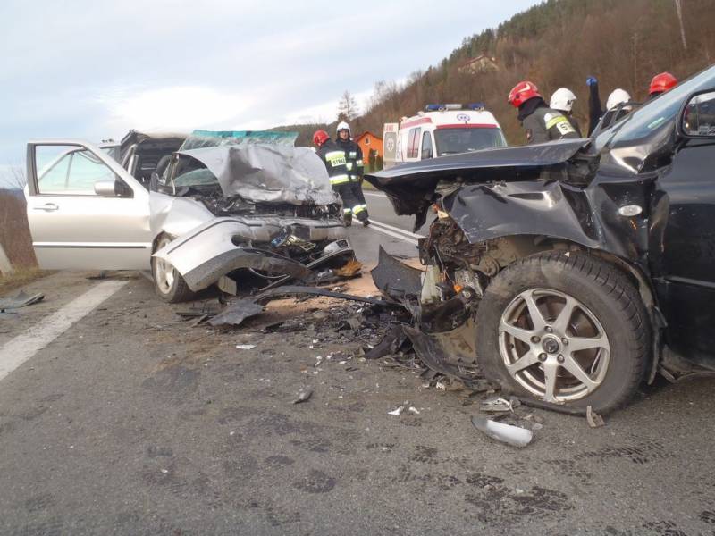 Jazowsko – Zderzenie samochodów osobowych, dwie osoby poszkodowane