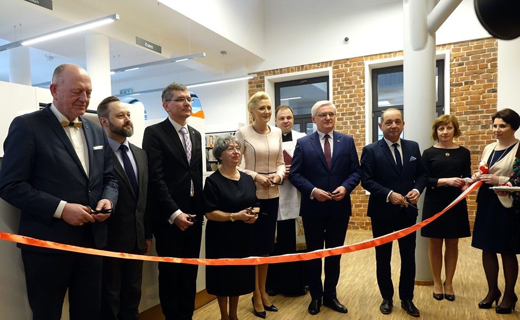 Pani Prezydentowa otworzyła Starosądecką Bibliotekę - Fot. Maria Olszowska