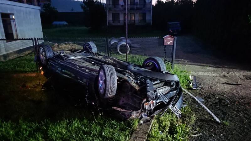 Chełmiec: Dachowanie samochodu osobowego na ul. Limanowskiej