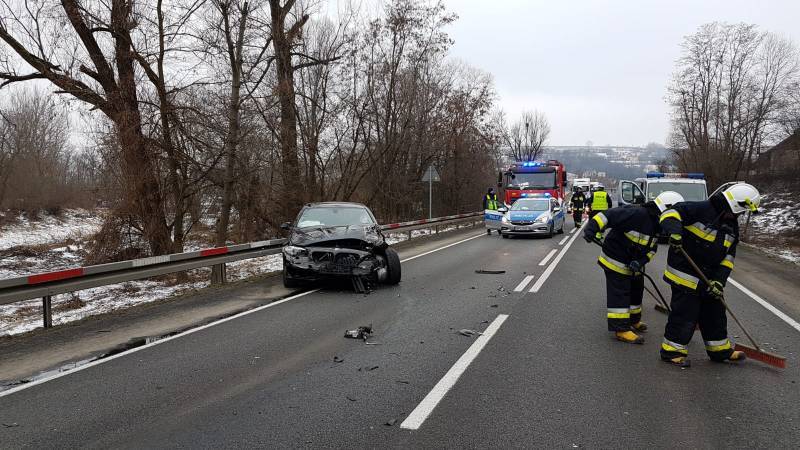 Witowice Górne: Dwie poszkodowane osoby po zderzeniu samochodów osobowych