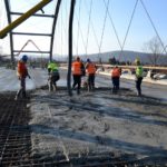 Betonowani płyty mostu na Dunajcu - foto. UMNS