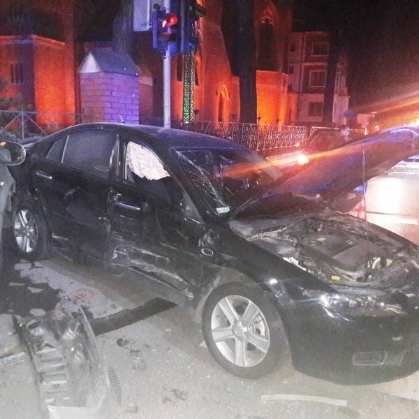 Pięć  poszkodowanych osób po zderzeniu dwóch samochodów osobowych na skrzyżowaniu Al. Batorego z ul. Zygmuntowską