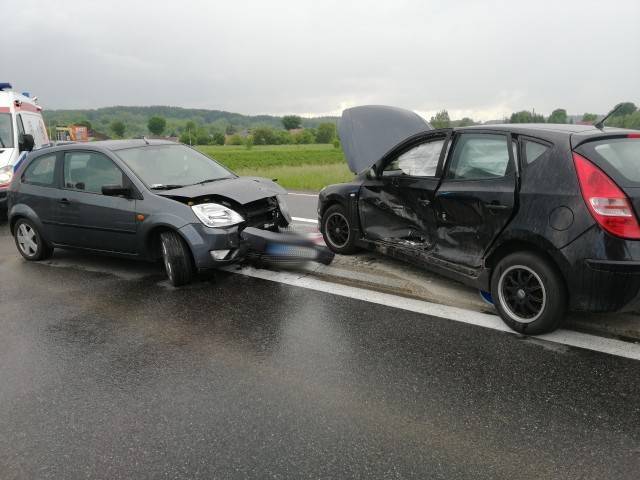 Zderzenia dwóch samochodów osobowych na obwodnicy Starego Sącza - fot. KM PSP NS