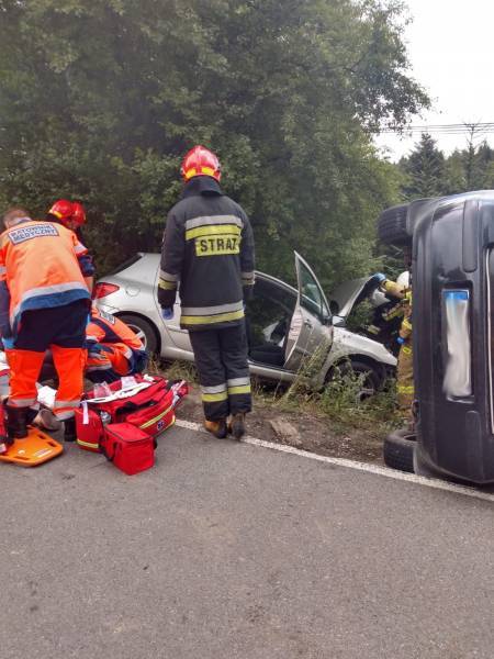 Jedna osoba trafiła do szpitala po zderzeniu dwóch samochodów osobowych w Mystkowie