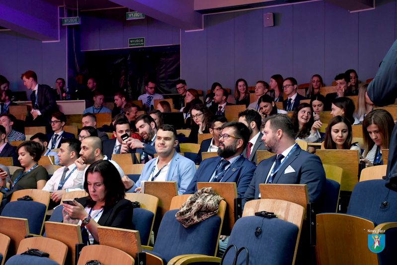 Nowy Sącz: Ruszyło XIV. Forum Ekonomiczne Młodych Liderów