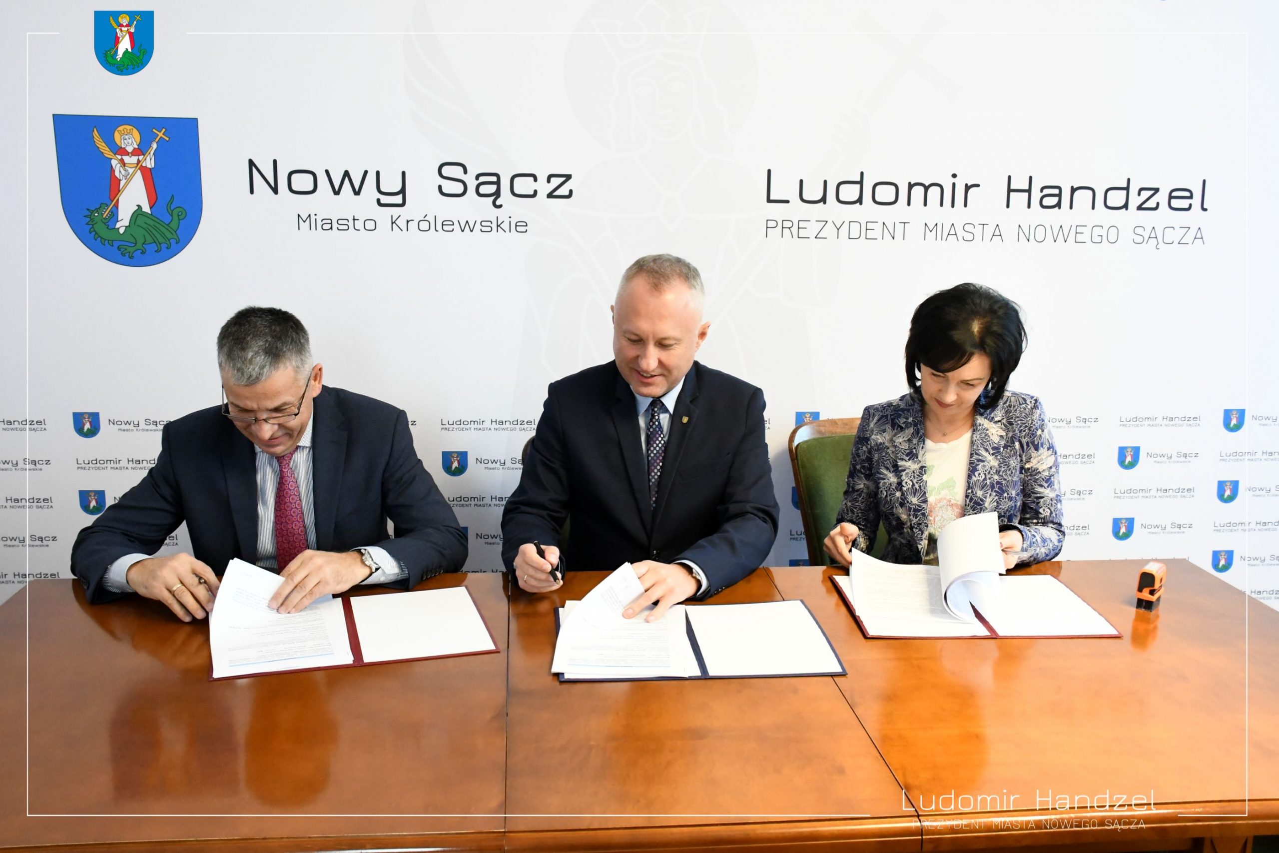 Podpisano umowę na budowę łącznika ulicy Długoszowskiego z Jamnicką - fot. UM NS