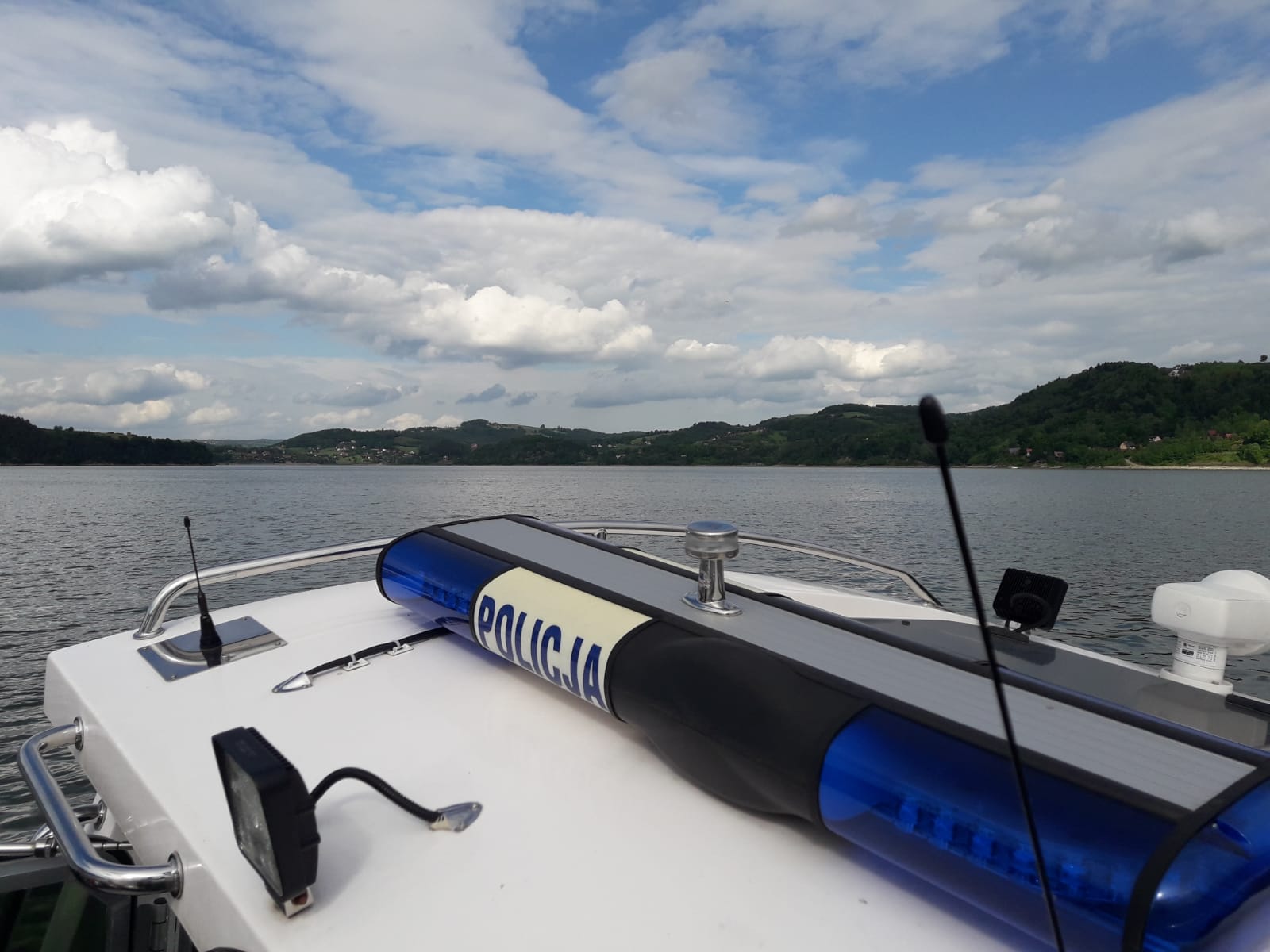 Patrol łodzią na akwenie wodnym - fot. KMPSP Nowy Sącz