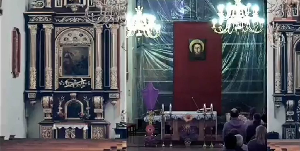 Nowy Sącz: Do obrazu z transmisji mszy doklejono zdjęcia pustych ławek