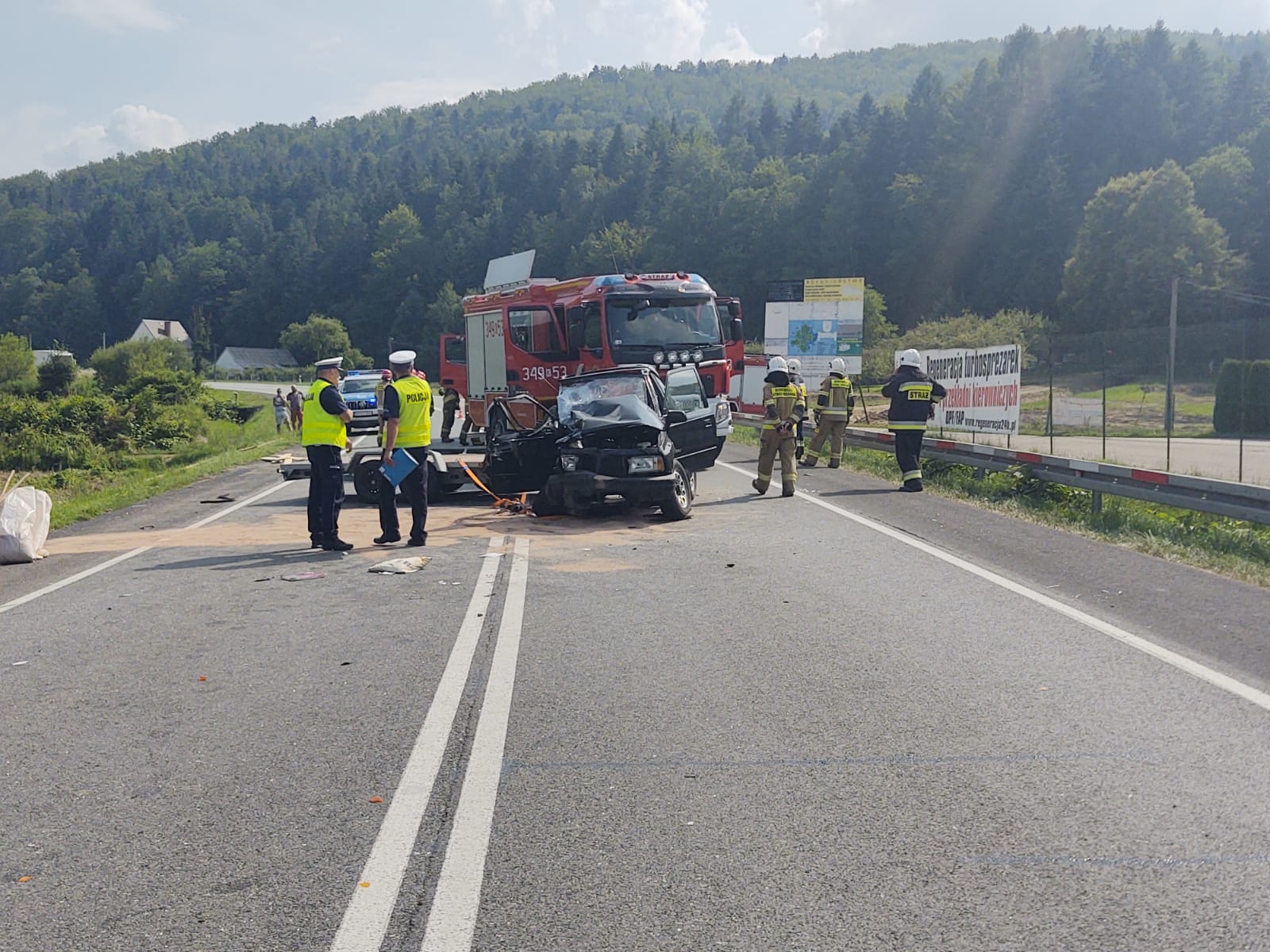Zderzenie dwóch samochodów osobowych na DK 75 w Witowicach Dolnych - fot. KM PSP Nowy Sącz