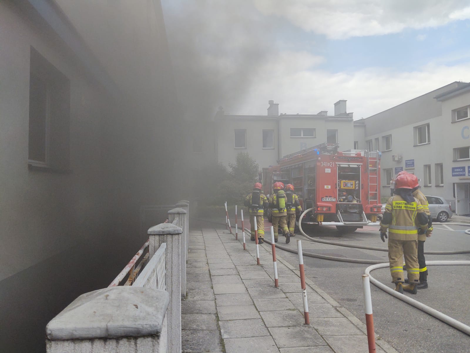 Pożar w piwnicy przychodni - fot. KM PSP Nowy Sącz