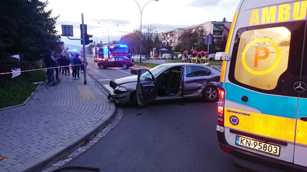 Nowy Sącz. Śmiertelny wypadek na al. Sucharskiego. Nie żyje taksówkarz