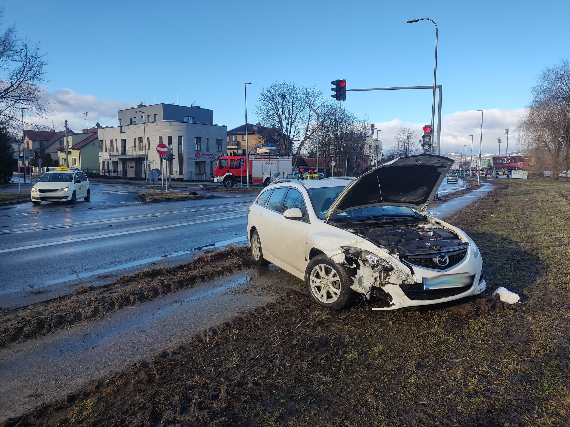 Zderzenie dwóch samochodów osobowych na ul. Kilińskiego - fot. KM PSP Nowy Sącz