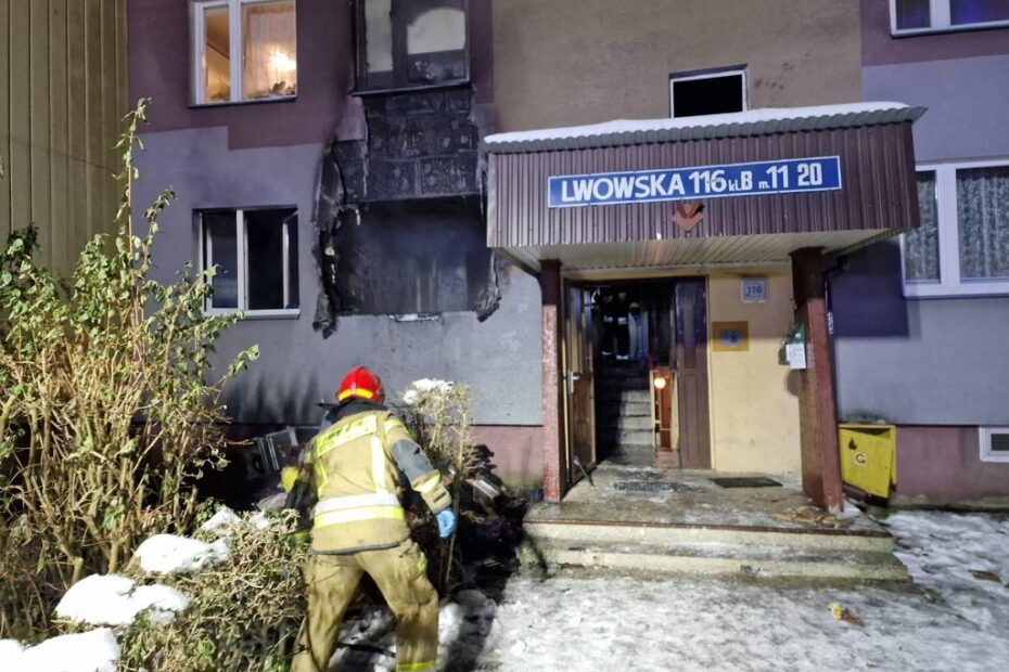 W nocnym pożarze budynku mieszkalnego przy ul. Lwowskiej zginął mężczyzna